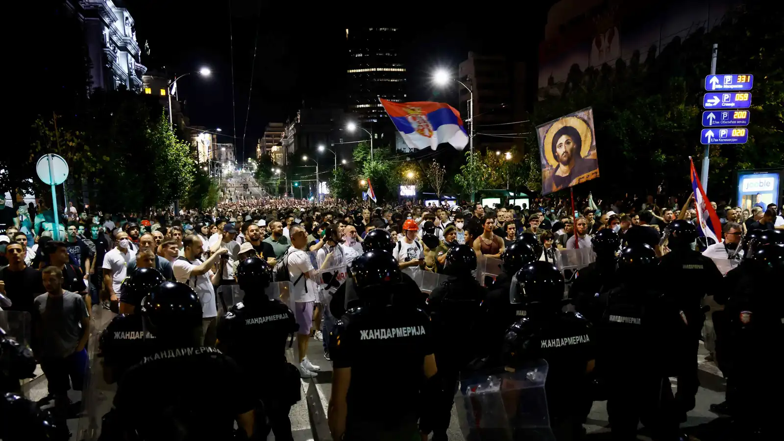 موسكو: الأوضاع في صربيا تتجه نحو العنف (فيديو)