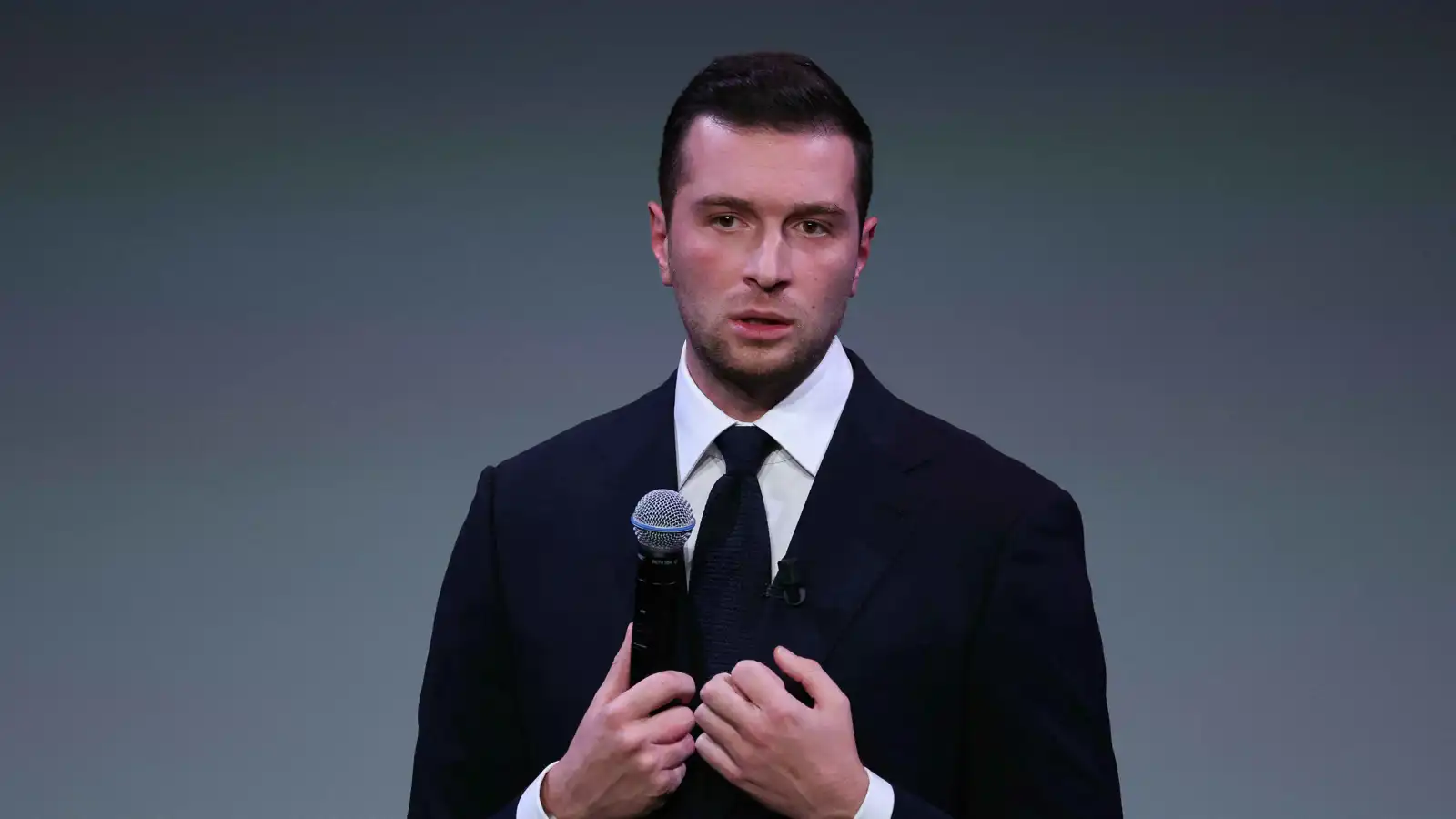 استطلاع: اليمين المتطرف يتصدر نوايا التصويت لانتخابات الرئاسة الفرنسية