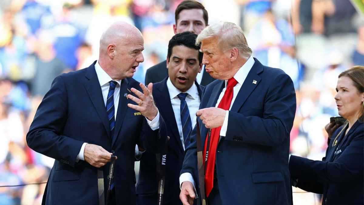 ترامب يتحدث مع إنفانتينو رئيس "فيفا"