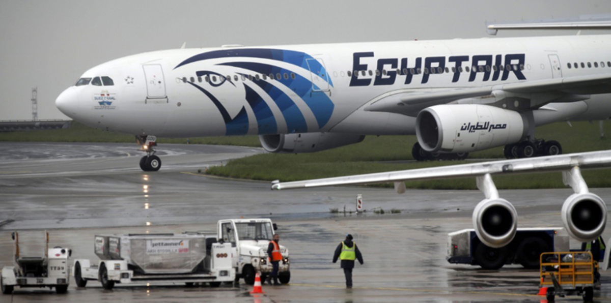لماذا تأخرت الطائرة المصرية المفقودة 40 دقيقة عن موعد إقلاعها من باريس؟
