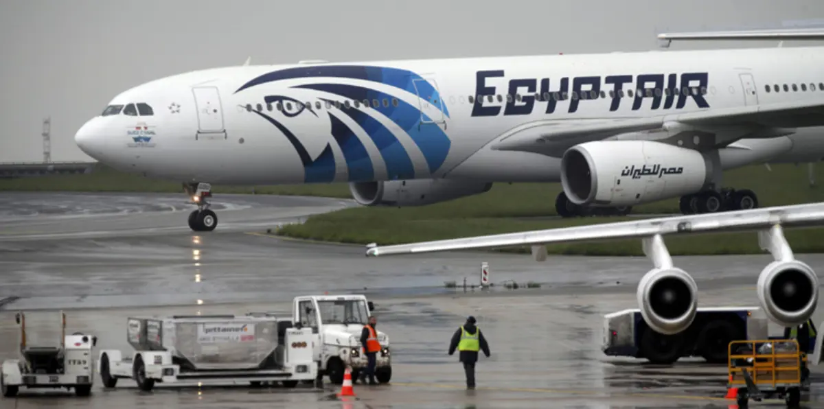 لماذا تأخرت الطائرة المصرية المفقودة 40 دقيقة عن موعد إقلاعها من باريس؟
