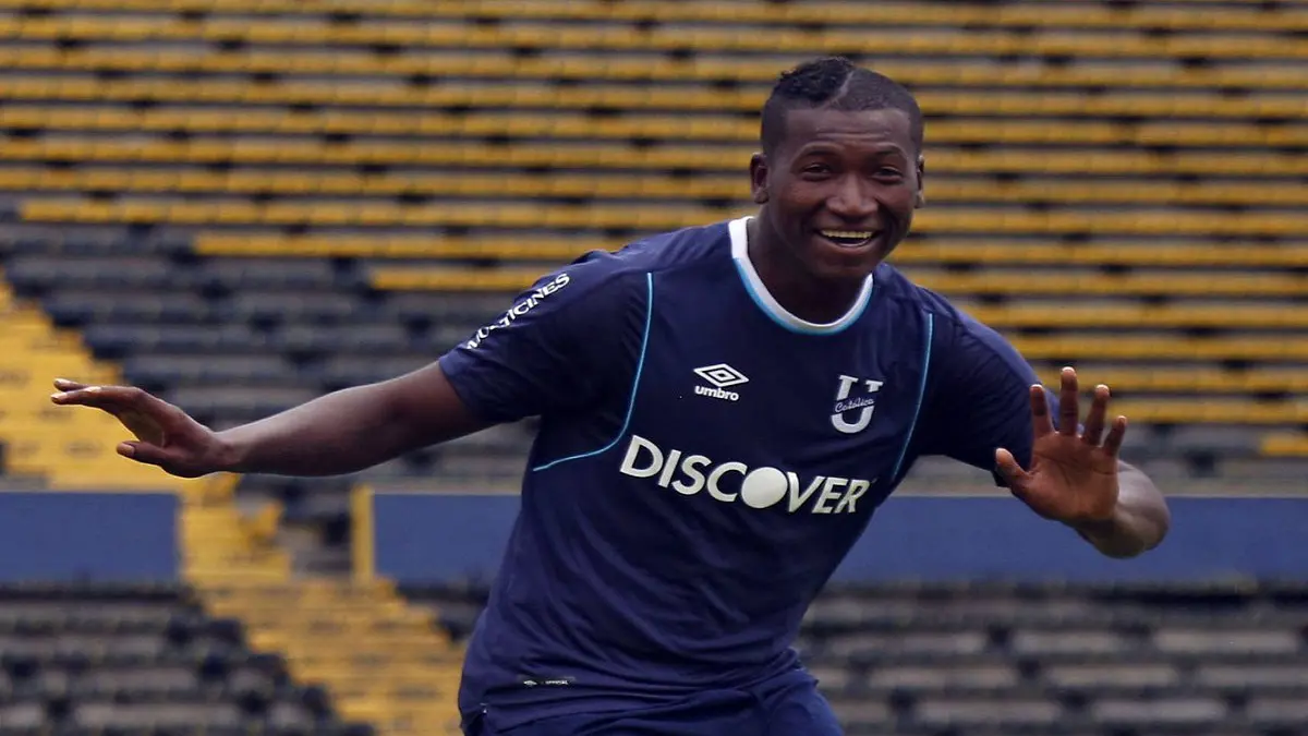 بيراميدز يتعاقد مع المهاجم الأكوادوري جون سيفونيس (شاهد أهداف اللاعب)