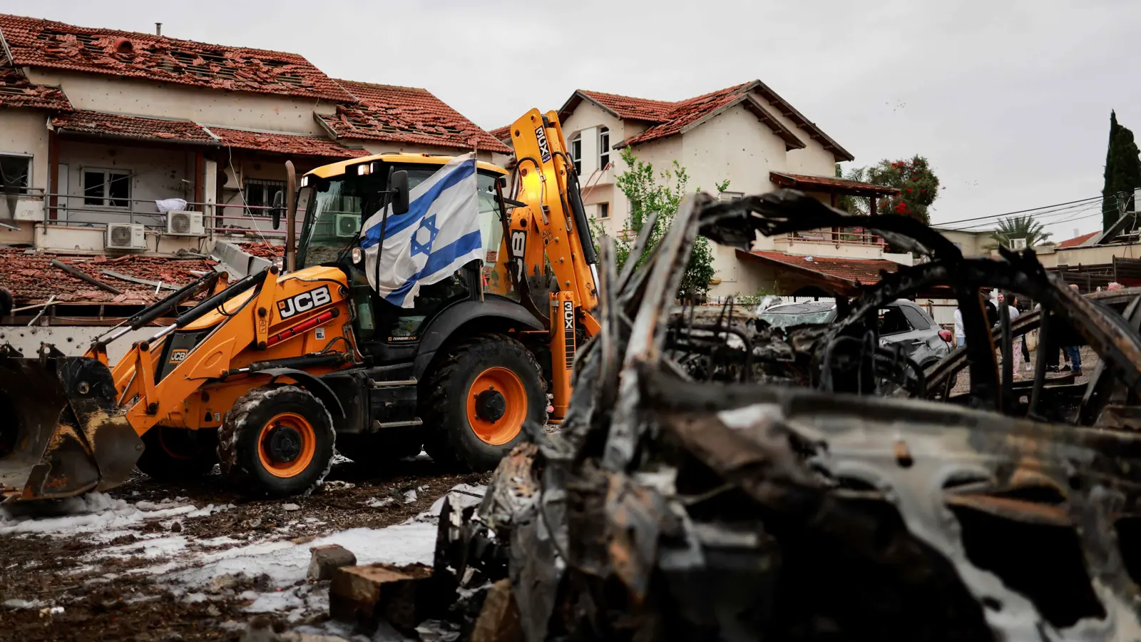 قبيل بدء الهدنة.. "حزب الله" يقصف "أهدافا عسكرية حساسة" في تل أبيب
