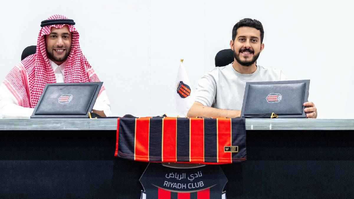 نادٍ سعودي يتعاقد مع "يوتيوبر" لحراسة مرماه (صور)