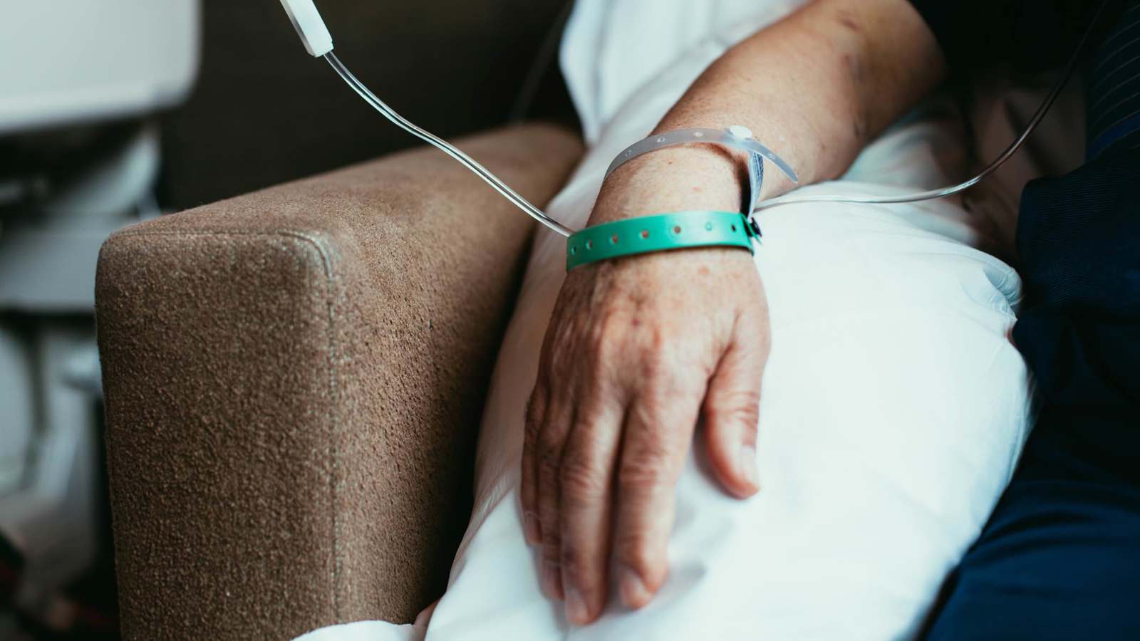 عادات يومية قد ترفع خطر الإصابة بالسرطان.. تعرَّف عليها