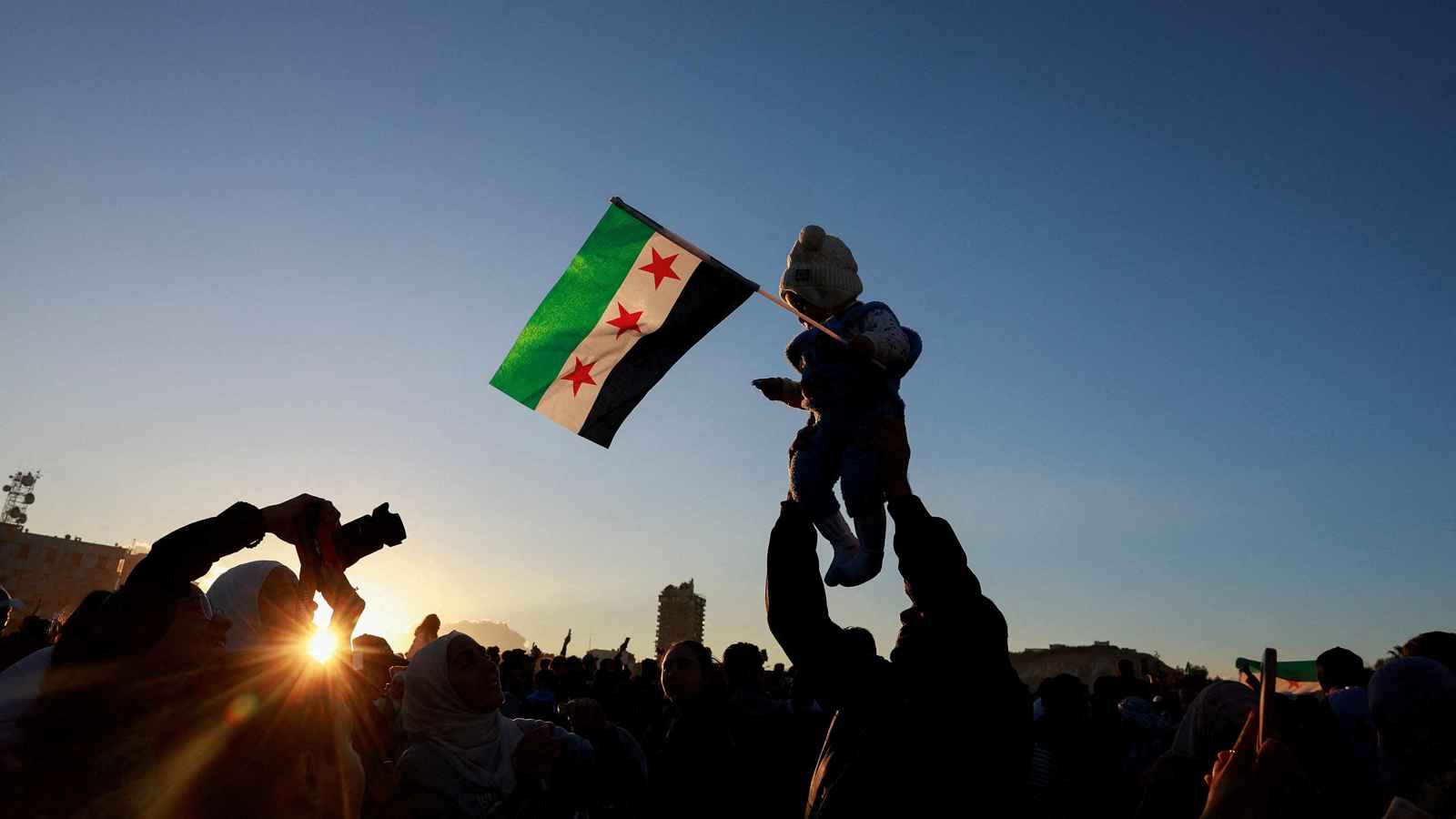 "دولة ممزقة".. السوريون قلقون من التعامل مع إرث النظام "الثقيل"