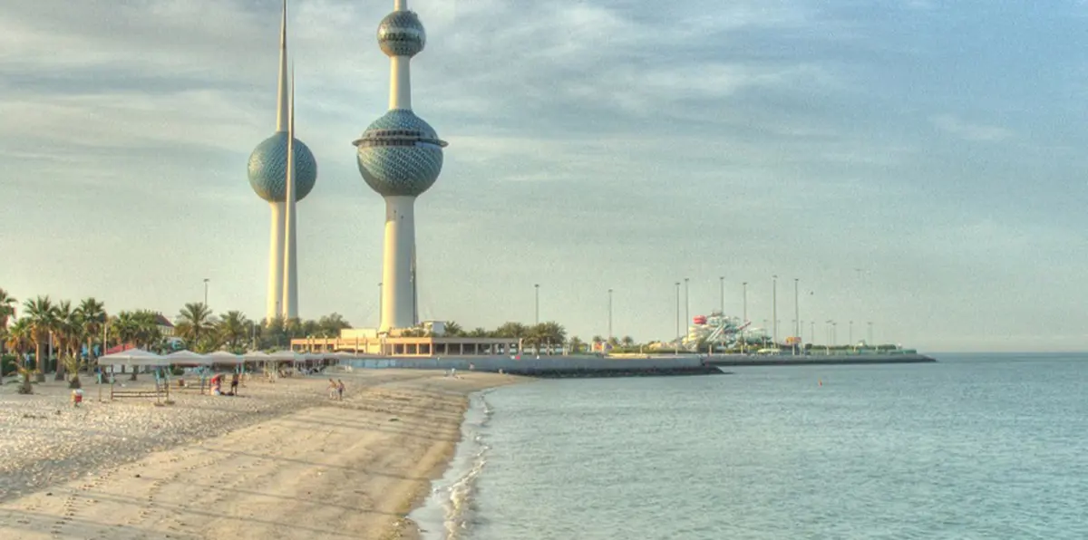 "المد الأحمر" تتسبب بنفوق أسماك في الكويت.. والسلطات قلقة