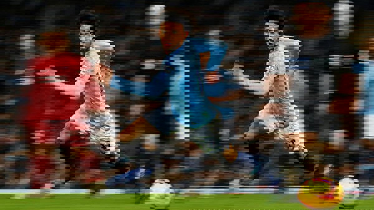 بايرن ميونخ يكشف موقفه من تبادل دافيد ألابا مع ليروي ساني