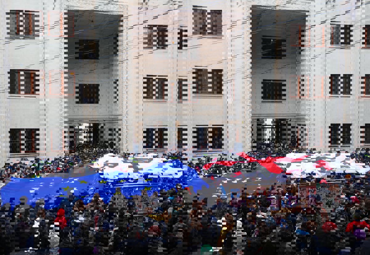 برلمان جورجيا يسقط فيتو الرئيسة ويقر قانون "التأثير الخارجي"