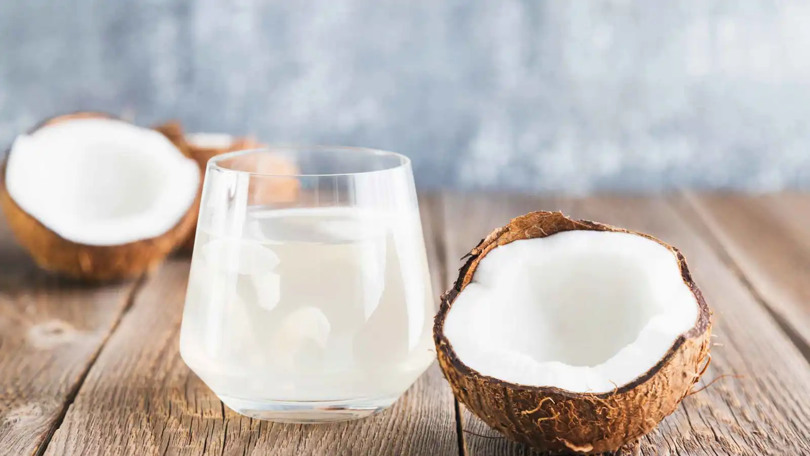 منها ماء جوز الهند.. 8 مشروبات غنية بالمغنيسيوم