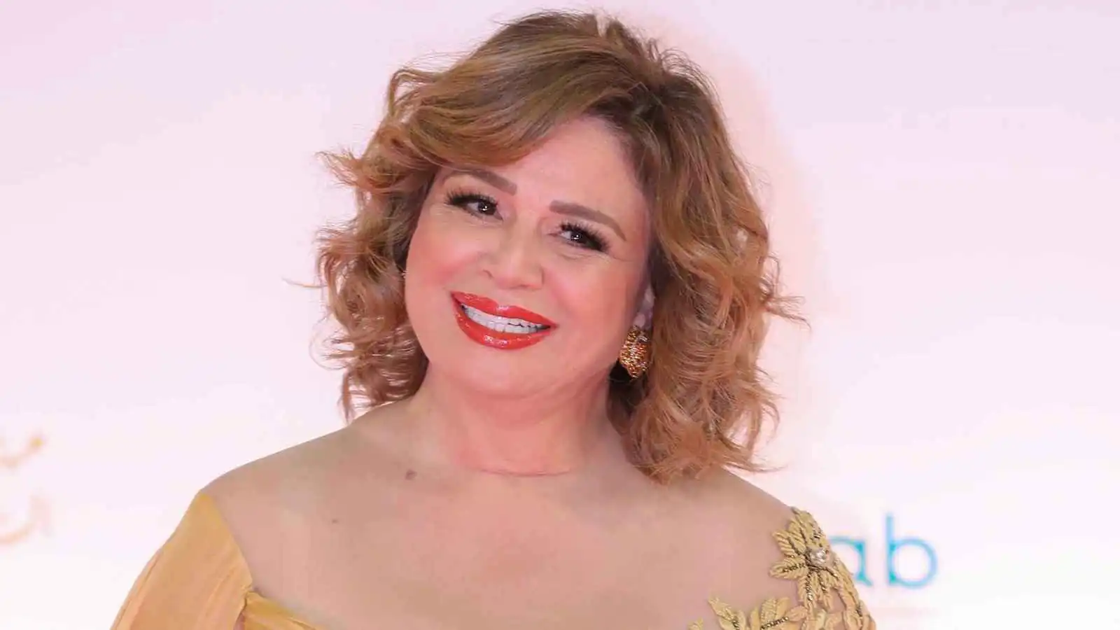 إلهام شاهين: منة شلبي تذكرني ببداياتي الفنية