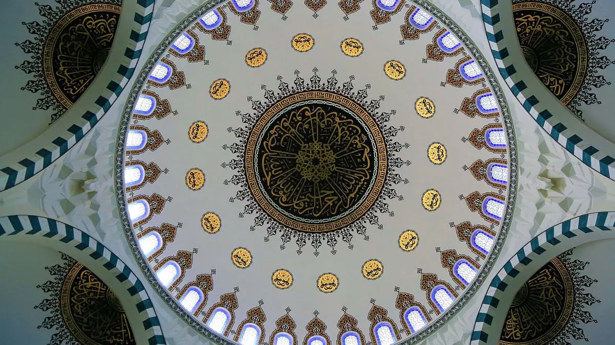 تصميمات بديعة.. رحلة في رحاب الفنون الإسلامية