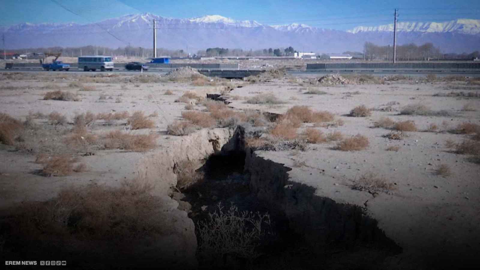 شقا في الأرض بمالارد غرب طهران