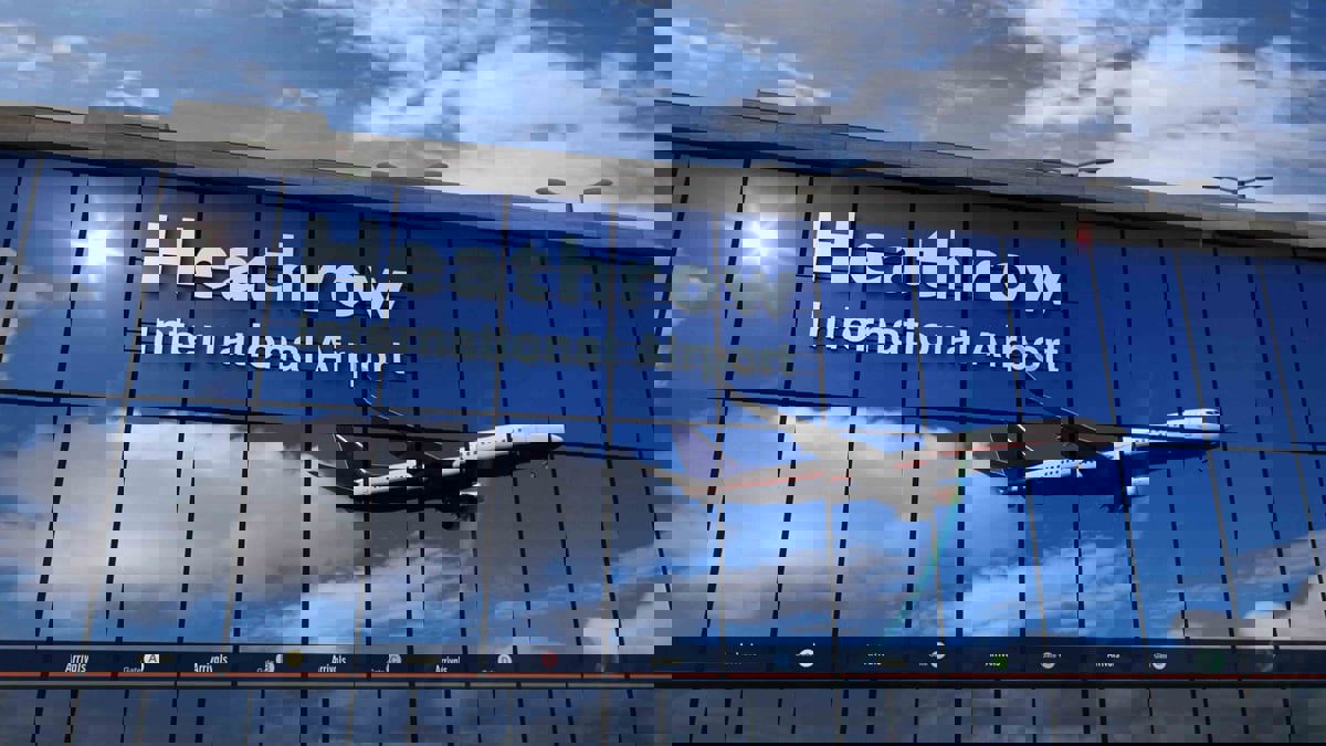 تصادم طائرتين على مدرج مطار هيثرو