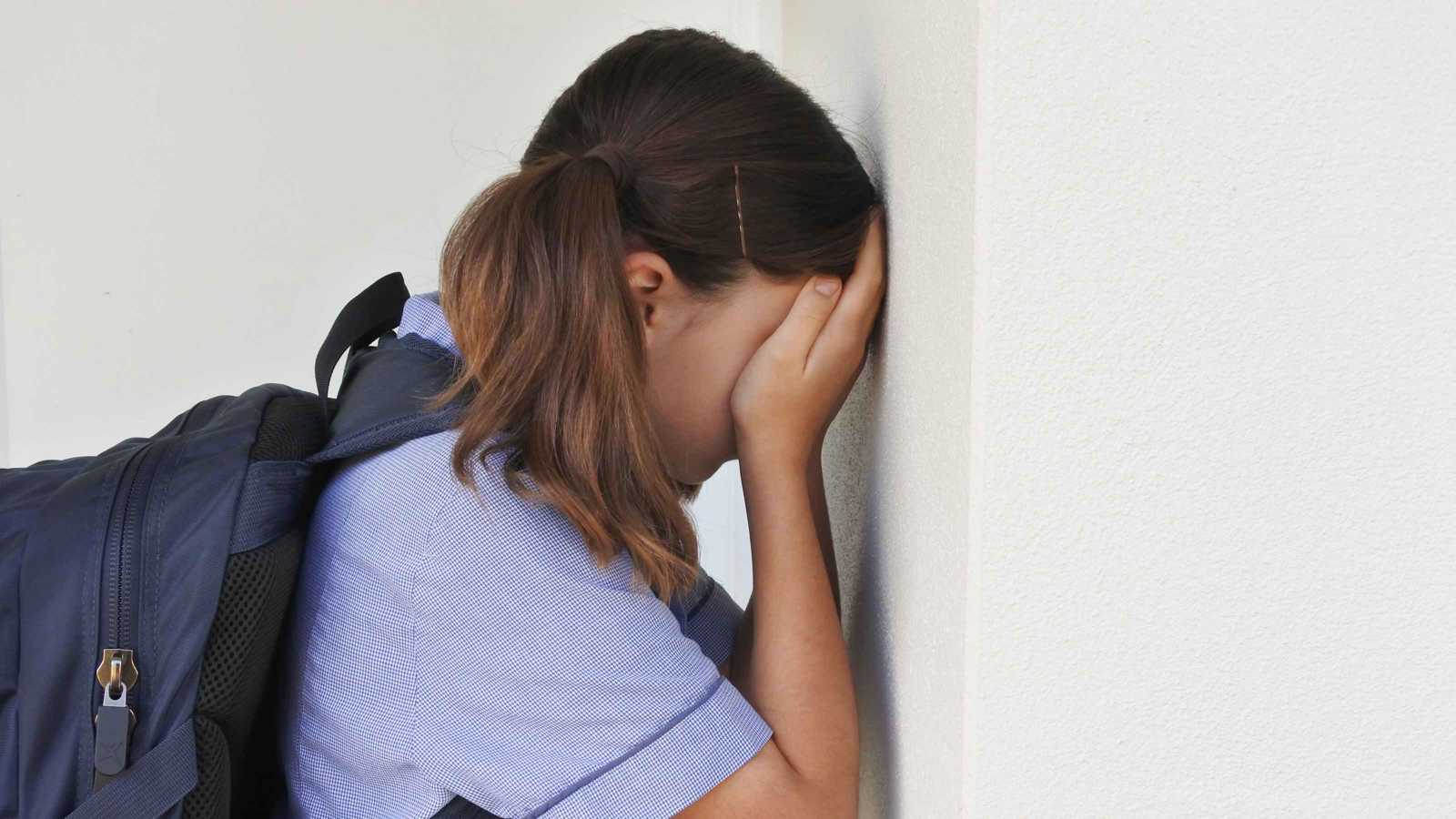 طفلة تشنق نفسها بسبب التنمر في فرنسا (فيديو)