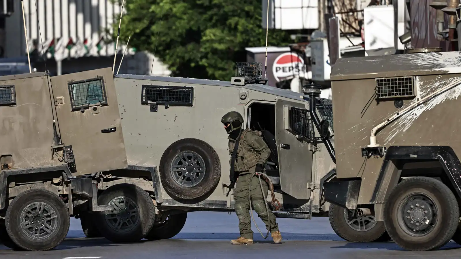 عملية خاصة واشتباكات ضارية.. ماذا يحدث في الضفة الغربية؟ (فيديو وصور)