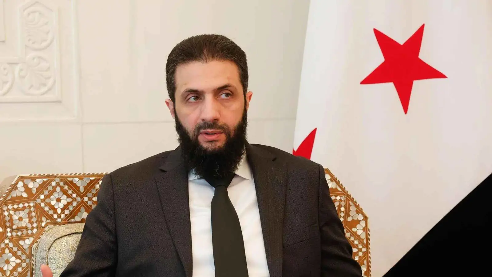 "يديعوت أحرونوت" تدعو لعدم تفويت فرصة التقارب مع سوريا