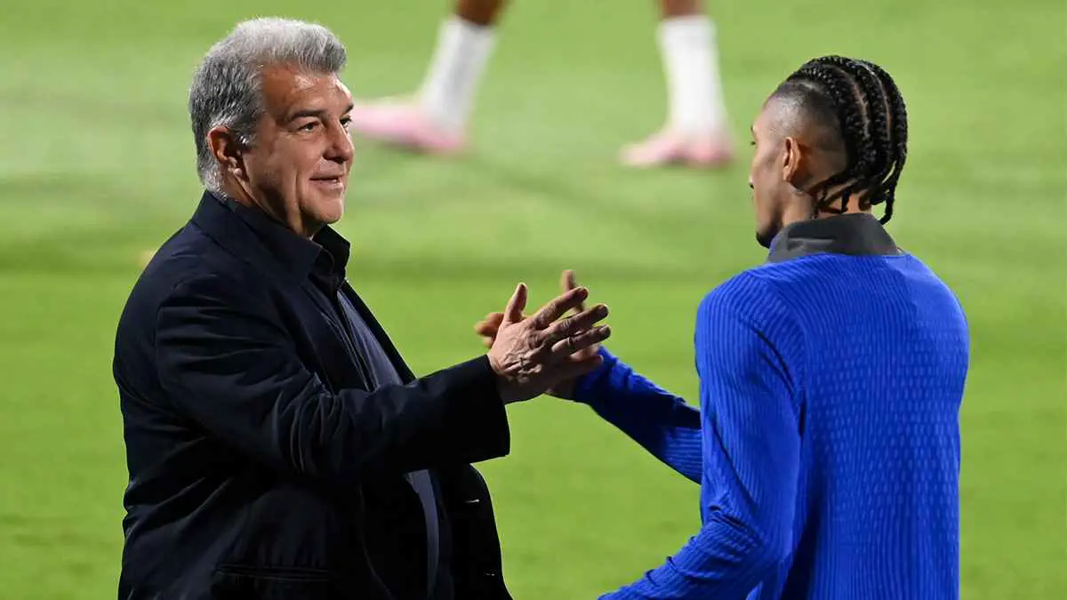 خرج عن السيطرة.. رئيس برشلونة يشتم الاتحاد الإسباني والليغا