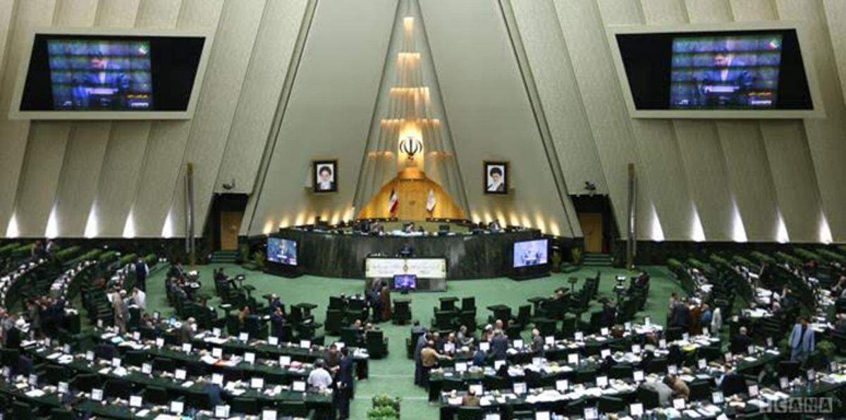 أعضاء البرلمان الإيراني يطالبون بوقف الاتفاق النووي