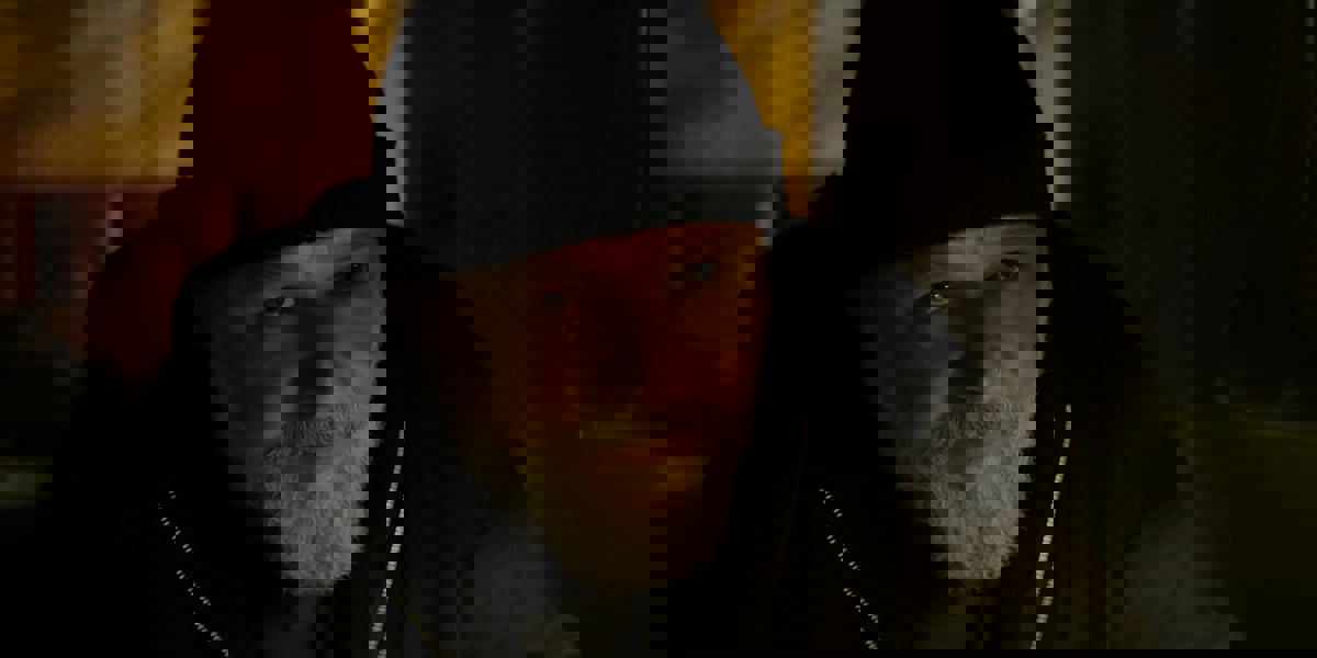 بعد غياب طويل.. بطل "جلادياتور" يعود بقوة مع "كلاب نائمة"