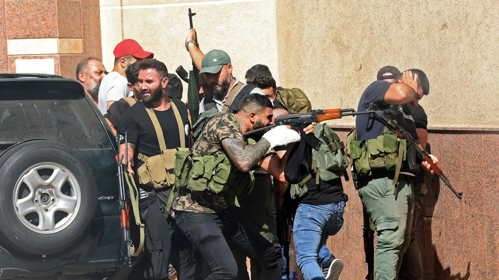 انسحاب عسكري من جنوب لبنان وتمهيد حكومي لتصنيف "حزب الله" إرهابياً