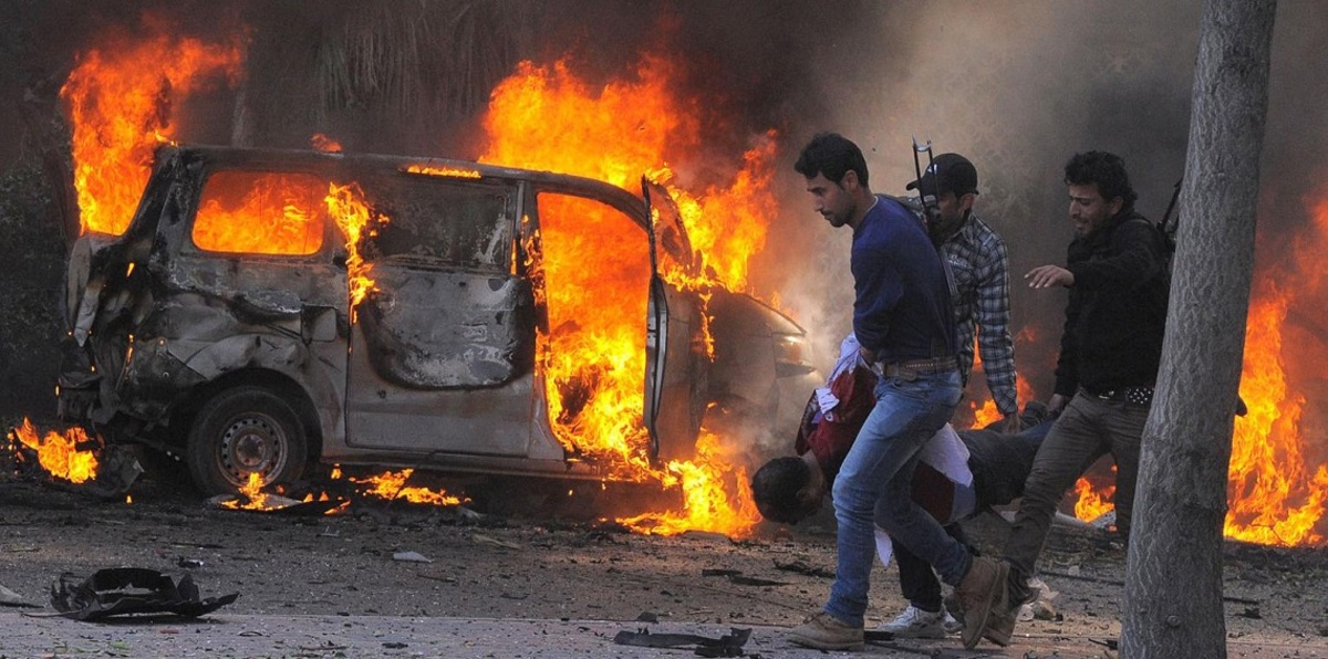 مقتل 18 شخصًا معظمهم من قوات سوريا الديموقراطية بتفجير سيارة مفخخة شرق البلاد