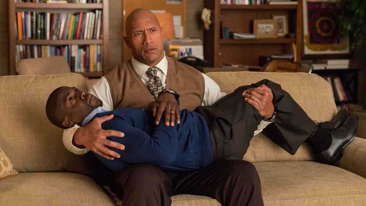 "ذا روك" يسخر من كيفن هارت أثناء الترويج لفيلمه The Smashing Machine