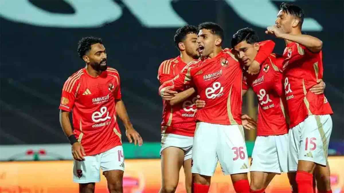 رفض الرحيل وديًا.. نجم الأهلي المصري يثير أزمة في الفريق