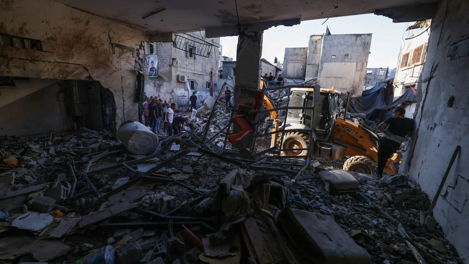 إضراب شامل في الضفة الغربية بعد "مجزرة طولكرم"