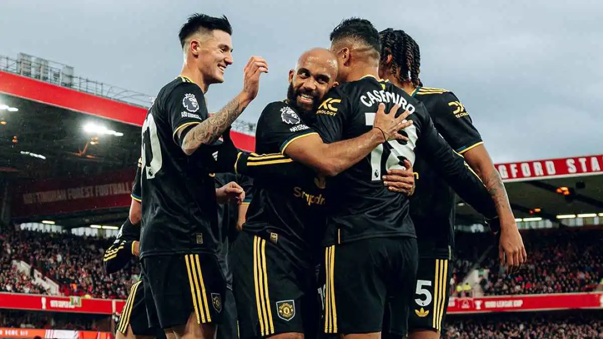 "ألقوا 85 مليون يورو في مهب الريح".. هجوم لاذع على نجم مانشستر يونايتد