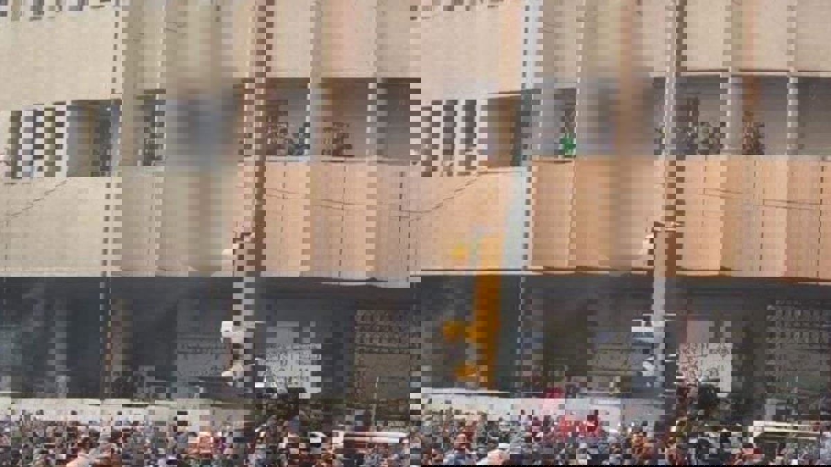 قتلوه وعلّقوه على عمود الكهرباء.. "الداخلية العراقية" تعتقل 5 متهمين في حادثة الوثبة