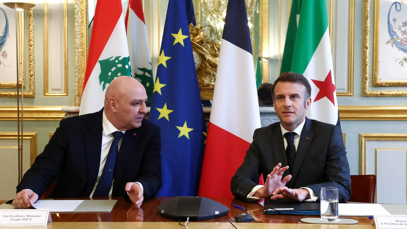 ماكرون لعون: الغارة الإسرائيلية على لبنان "انتهاك لوقف إطلاق النار"