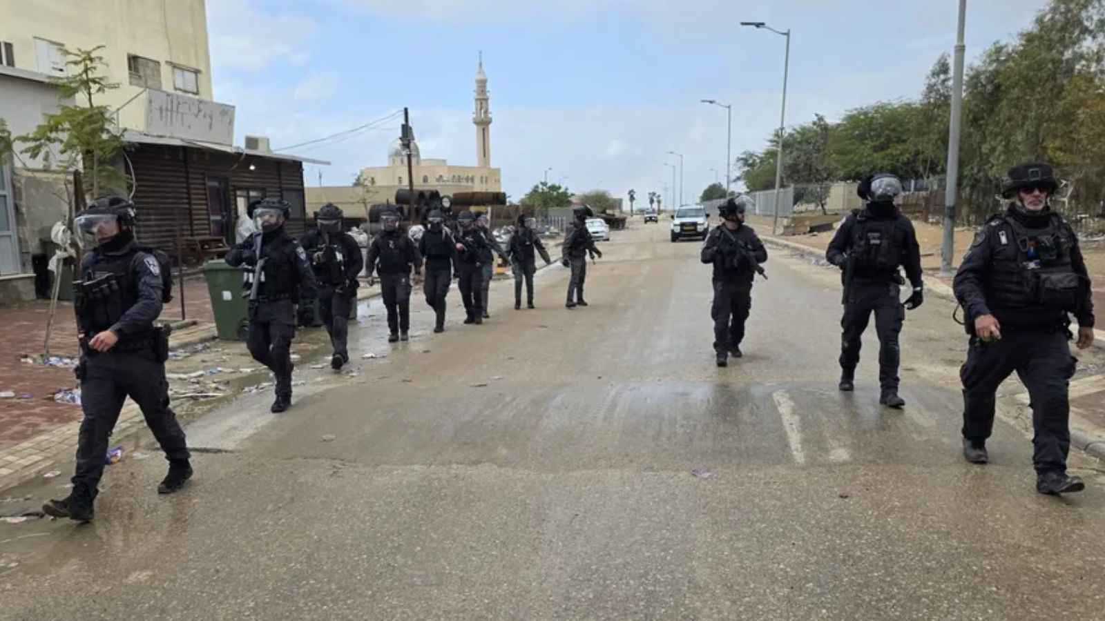 تنفيذا لوعيد بن غفير.. إسرائيل تفرض طوقا أمنيا على قرية ترابين في النقب