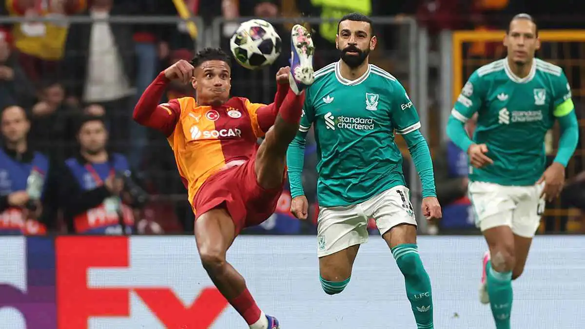 غير موجود ويريد الانضمام إلينا.. جمهور غلطة سراي يسخر من محمد صلاح