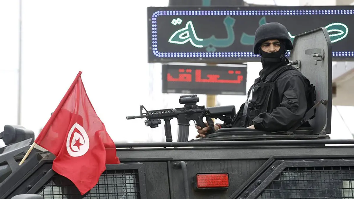 تونس.. إصابة شرطي بعد هجوم "إرهابي" على دورية أمنية واعتقال المهاجم