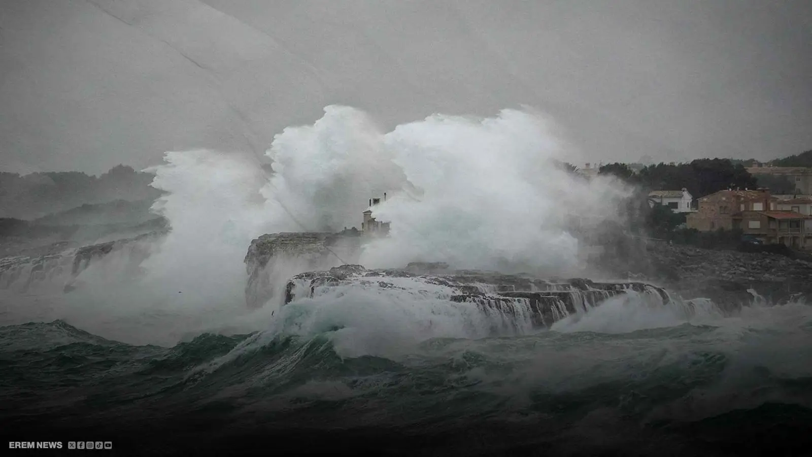 الأرض تهتز والبحر يهدد.. تشيلي على حافة تسونامي مدمر!