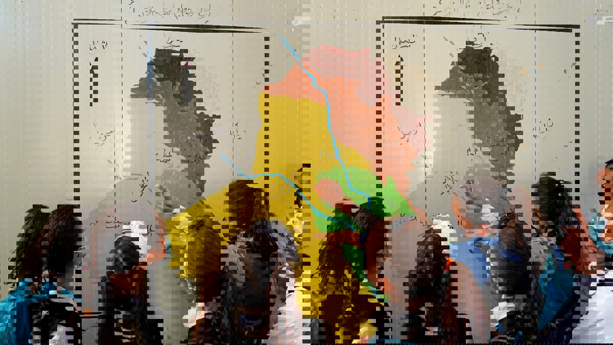 بعد ضجة واسعة.. اعتقال 3 موظفين بتهمة تسريب أسئلة امتحانات بالعراق