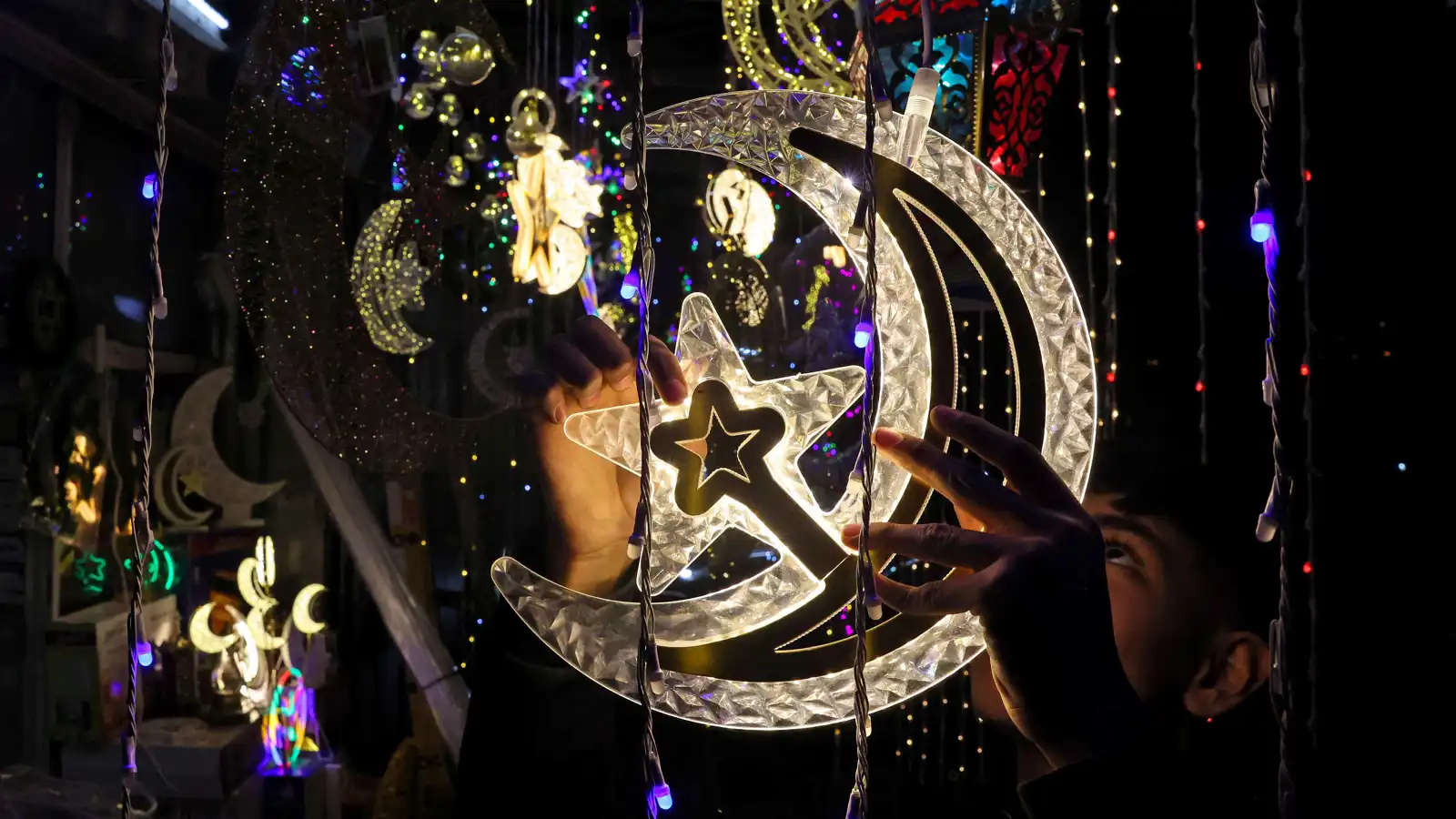 فرنسا .. انقسام المرجعيات الإسلامية يحوّل إعلان رمضان إلى صراع سياسي