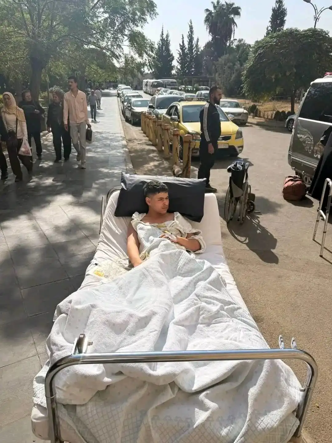 سرير طبي يتحول لسيارة إسعاف