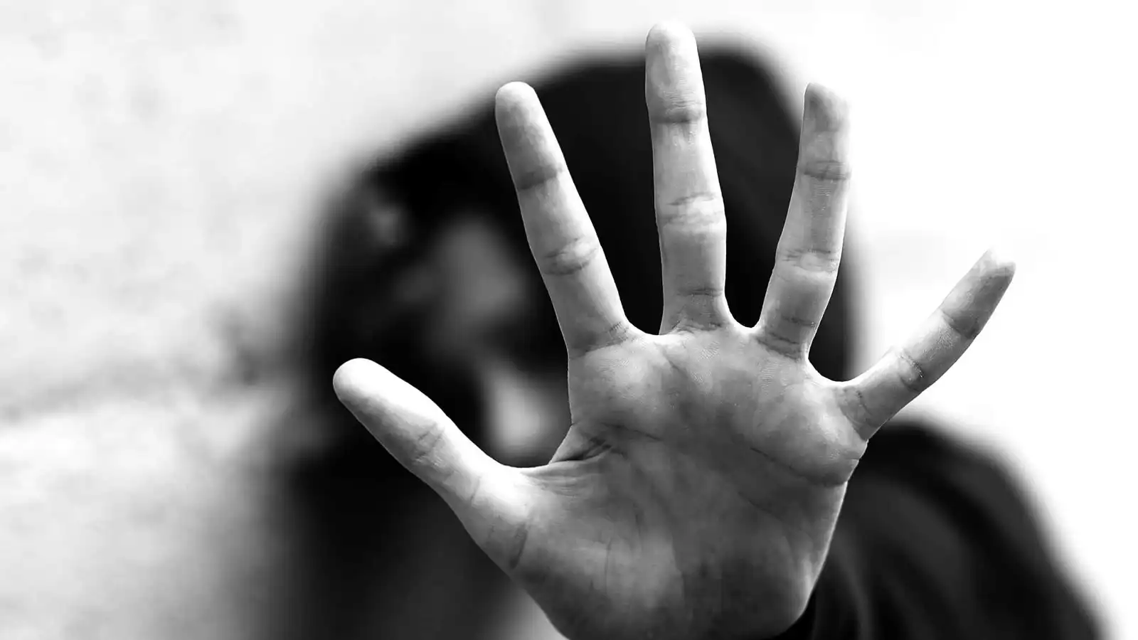 جريمة غامضة تشعل بريطانيا.. وأطفال في مواجهة الشرطة (فيديو إرم)