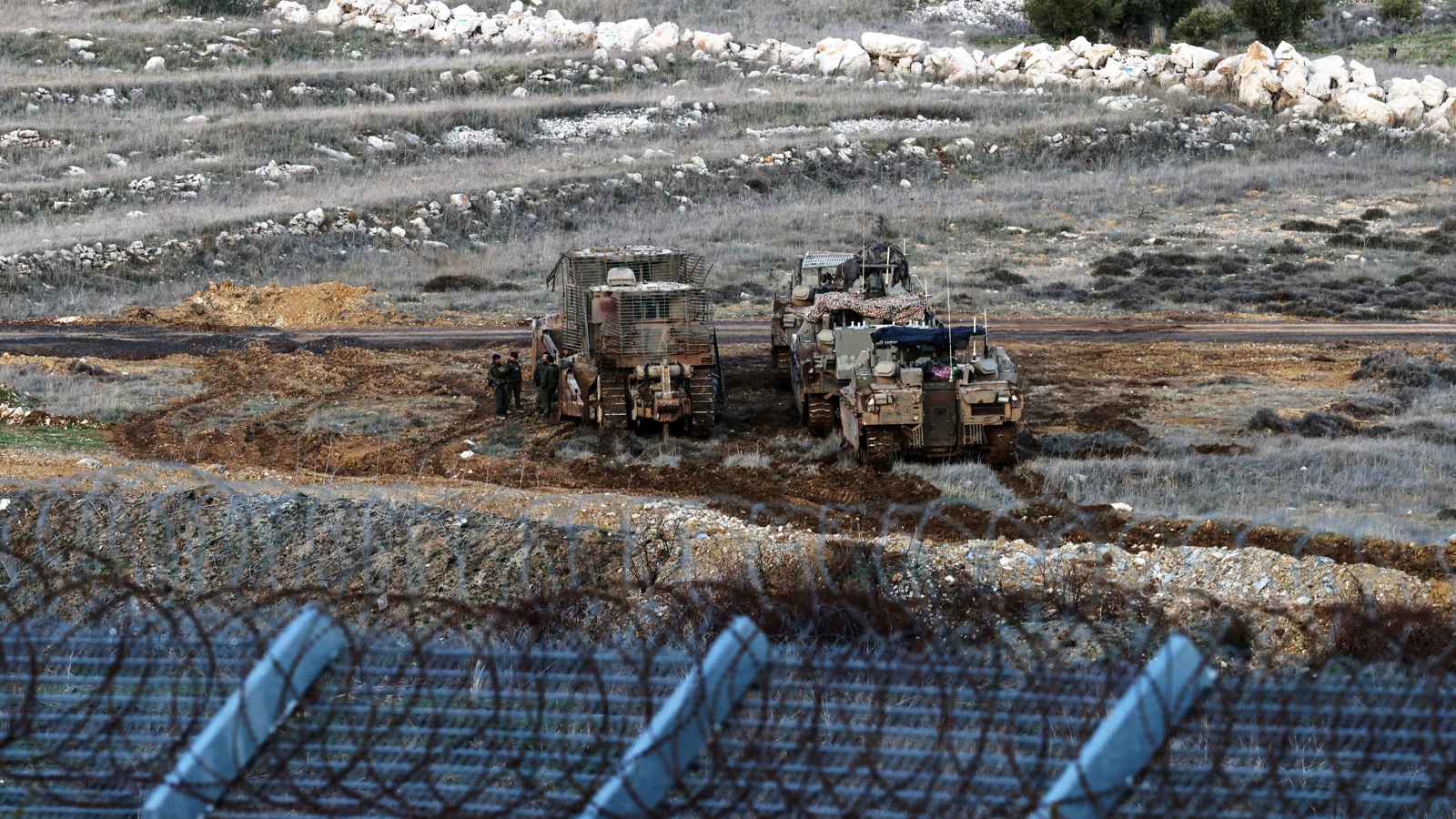 إعلام عبري: الشرع طلب من واشنطن إجبار إسرائيل على الانسحاب من سوريا