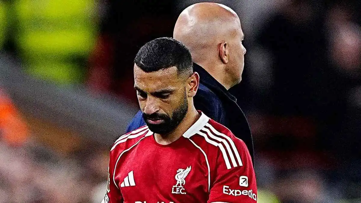 بداية أزمة.. محمد صلاح يحذف صورته بقميص ليفربول (شاهد)