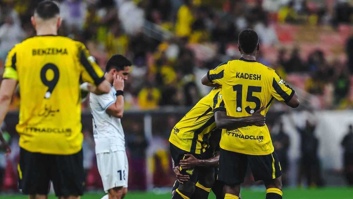 رغم العودة لطريق الانتصارات.. من أثار غضب جماهير الاتحاد أمام الأخدود؟ 