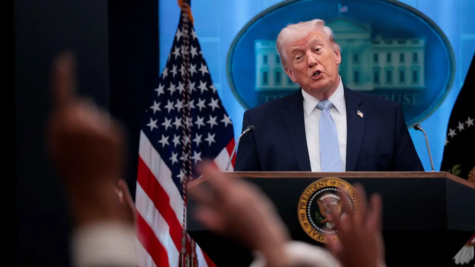 واشنطن تحت "النار الدولية".. ترامب في سباق مع الزمن لإنهاء أزمة هرمز