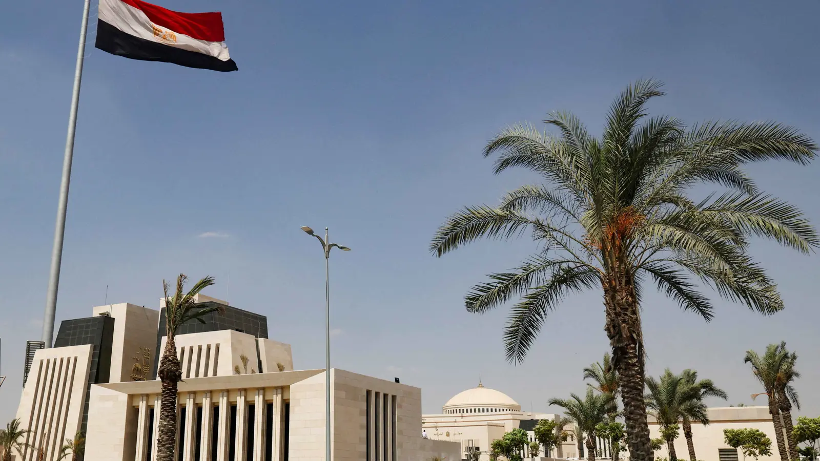 مصر.. قانون لمراقبة وسائل التواصل يُثير جدلًا واسعًا