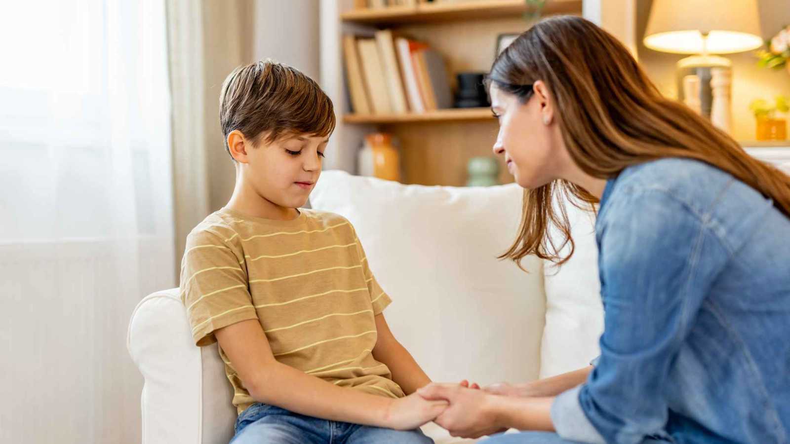 كيف تساعد طفلك على قول "أنا آسف" بصدق؟