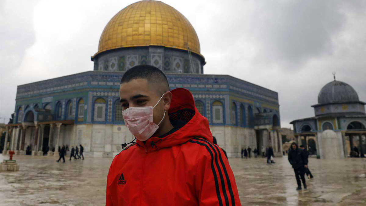 كورونا.. شاهد كيف أدى الفلسطينيون أول صلاة تراويح في المسجد الأقصى (فيديو)