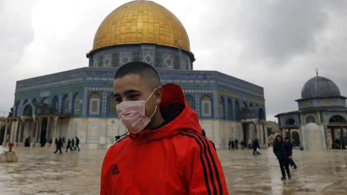 كورونا.. شاهد كيف أدى الفلسطينيون أول صلاة تراويح في المسجد الأقصى (فيديو)
