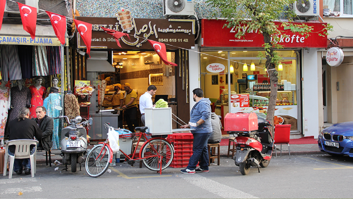 أنقرة تغرّم سوريين لكتابتهم العربية على لافتات محالهم التجارية بدلًا من التركية