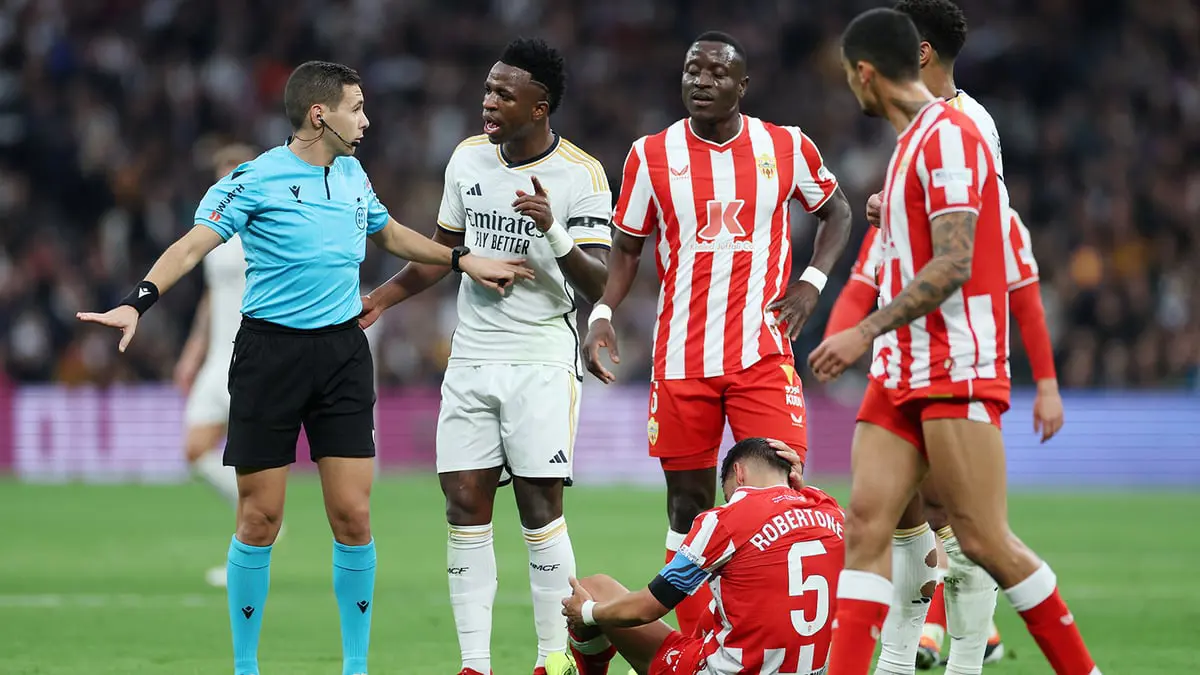 التحكيم يثير جدلا واسعا في مباراة ريال مدريد وألميريا (فيديو)